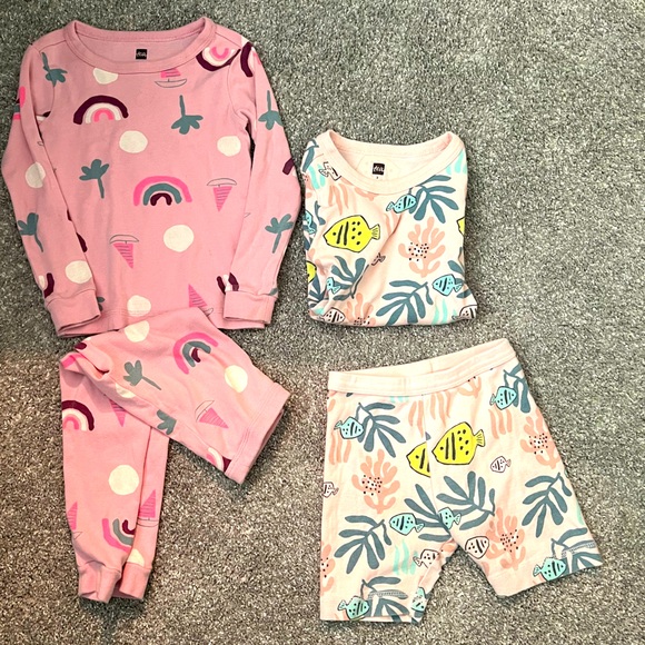 Like new size 3 Tea Collection pajamas sets - Picture 1 of 3